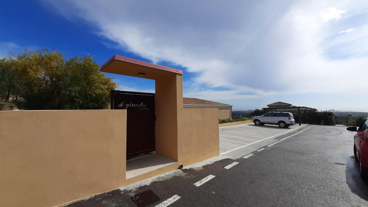 Golf & Sea Residence Is Molas Pula Buitenkant foto